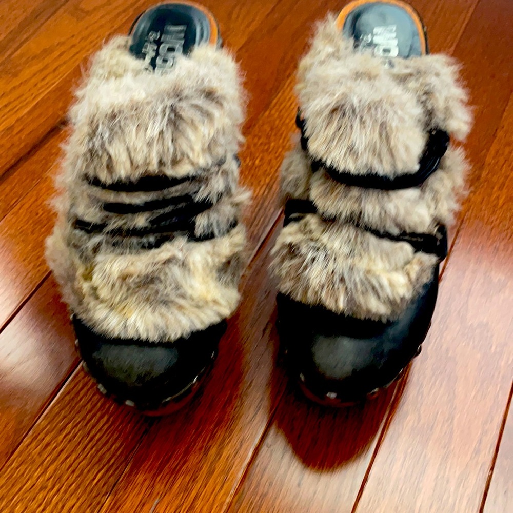 Wooden /leather/ fur platform clogs
